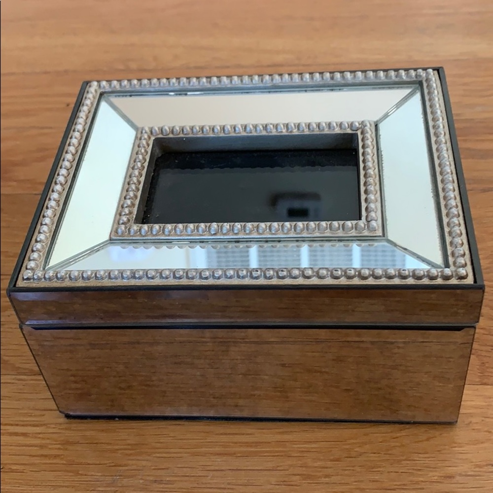 Mirrored jewelry box